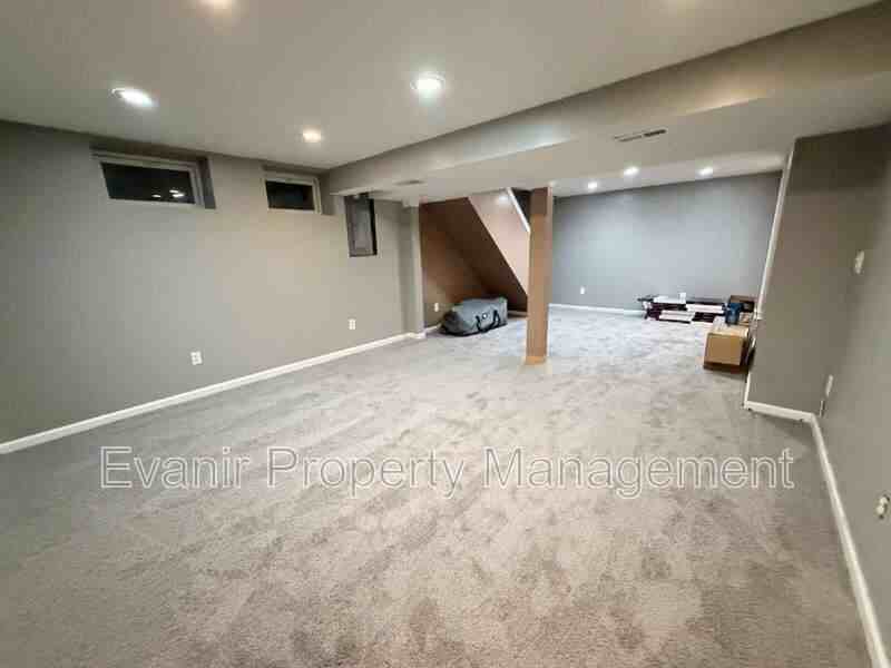 11884 Hamden Dr - Photo 2 of 23
