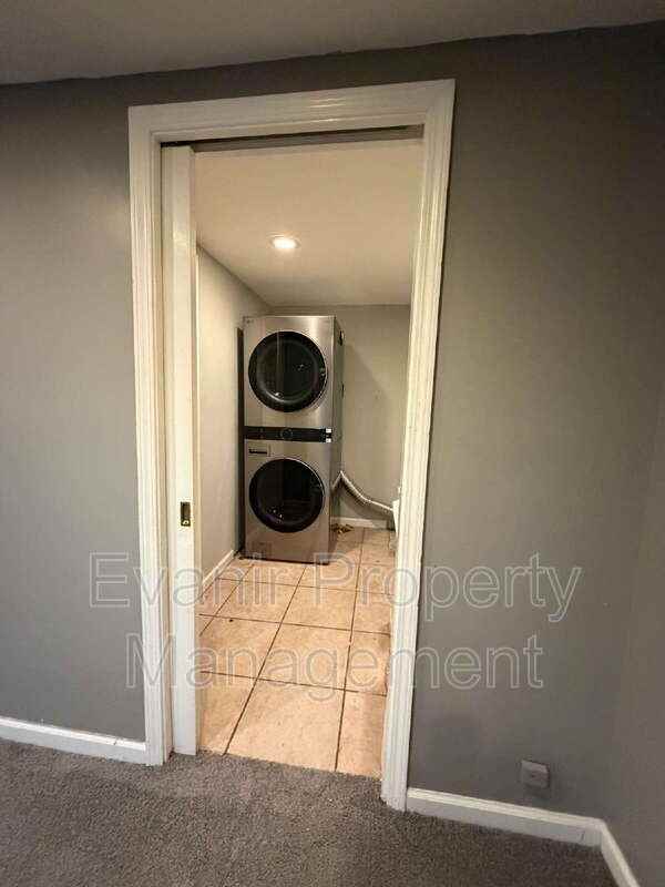 11884 Hamden Dr - Photo 3 of 23