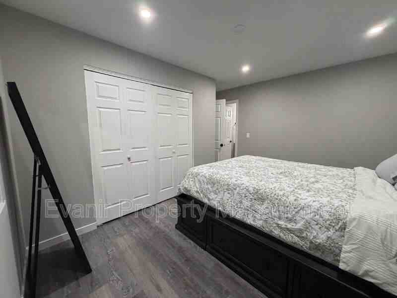 11884 Hamden Dr - Photo 5 of 23