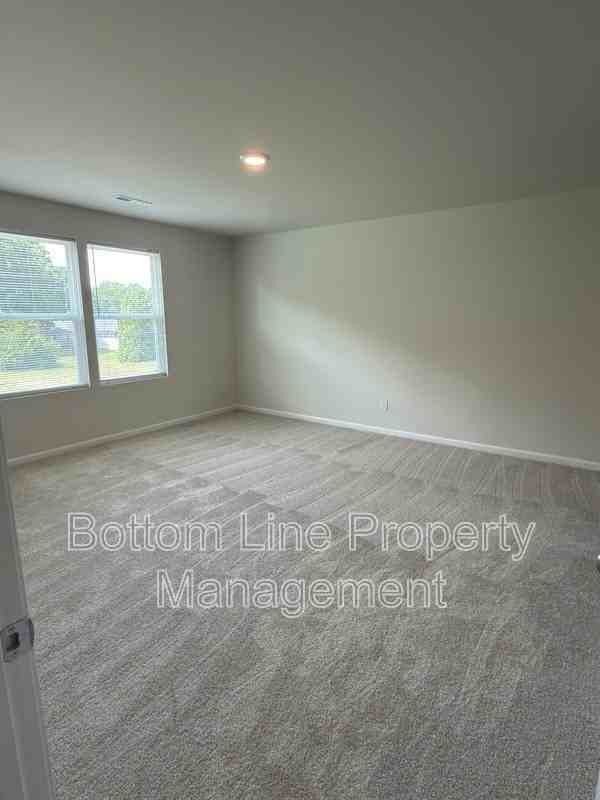 1035 Pepper Ln - Photo 6 of 23