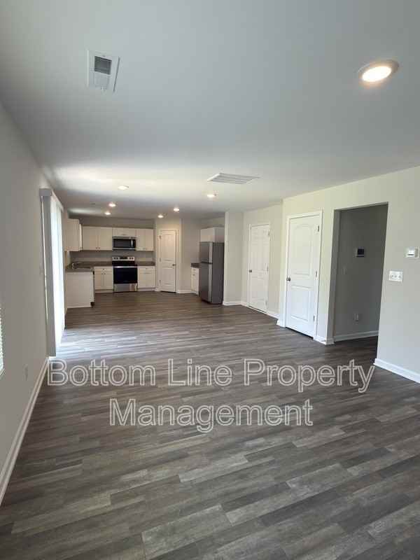 1035 Pepper Ln - Photo 7 of 23