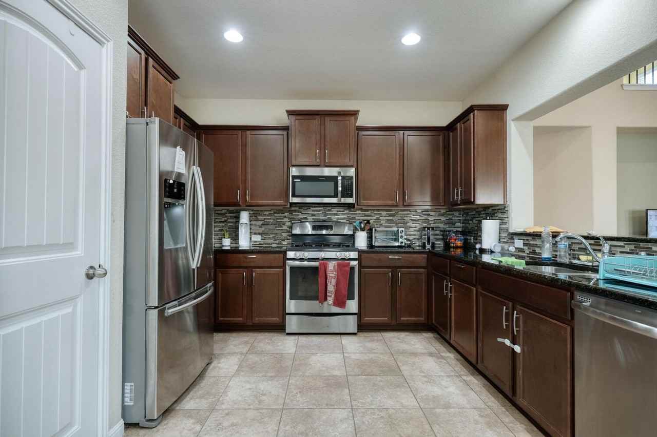 413 Alsatian Ln - Photo 3 of 15