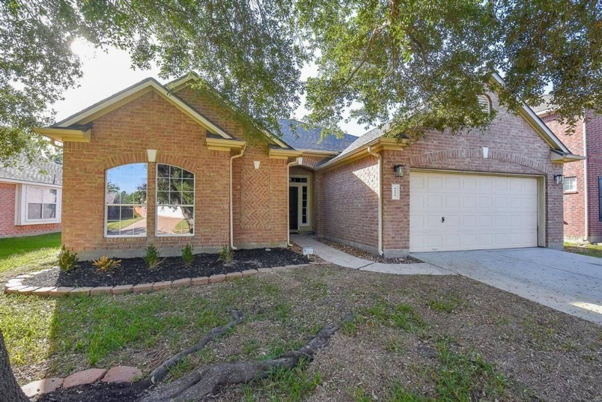 9135 Edgeloch Dr - Photo 2 of 10