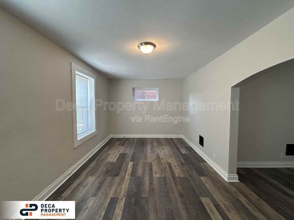 3228 Liberty St #2F - Photo 2 of 10