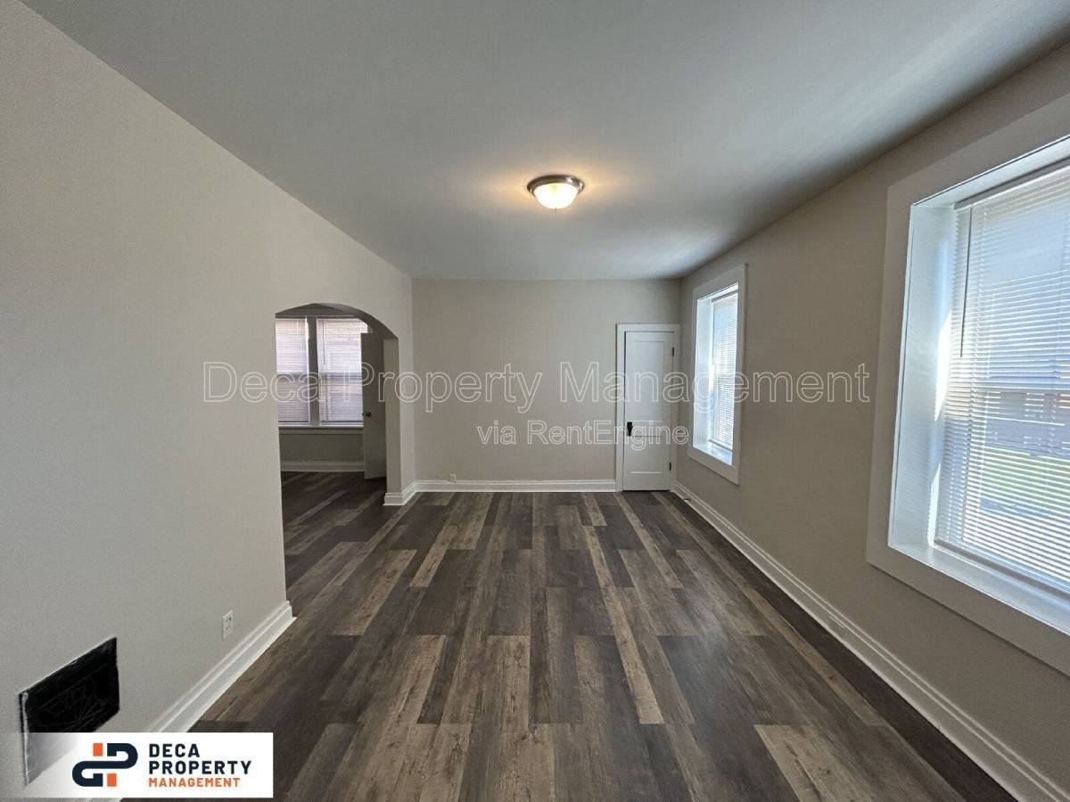 3228 Liberty St #2F - Photo 3 of 10
