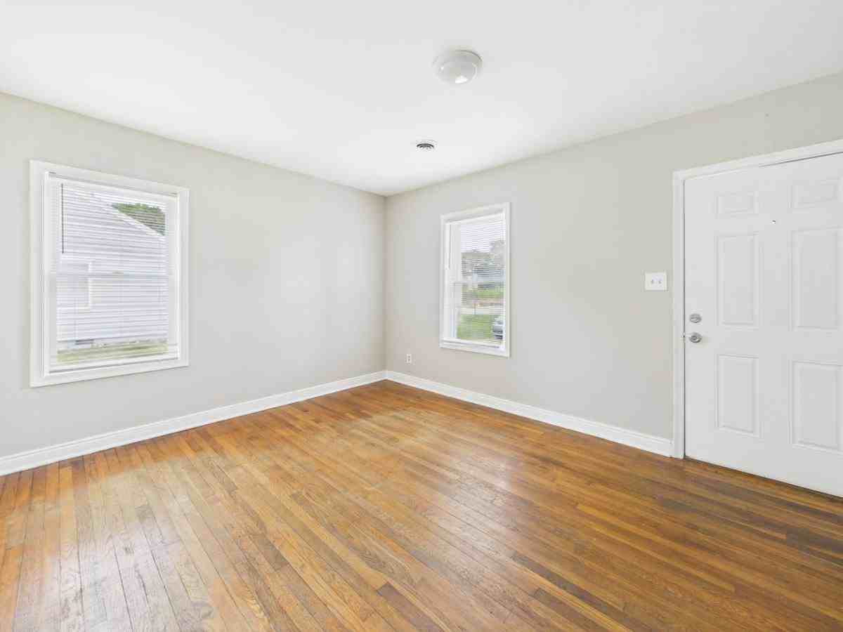 2907 Creighton Rd - Photo 2 of 10