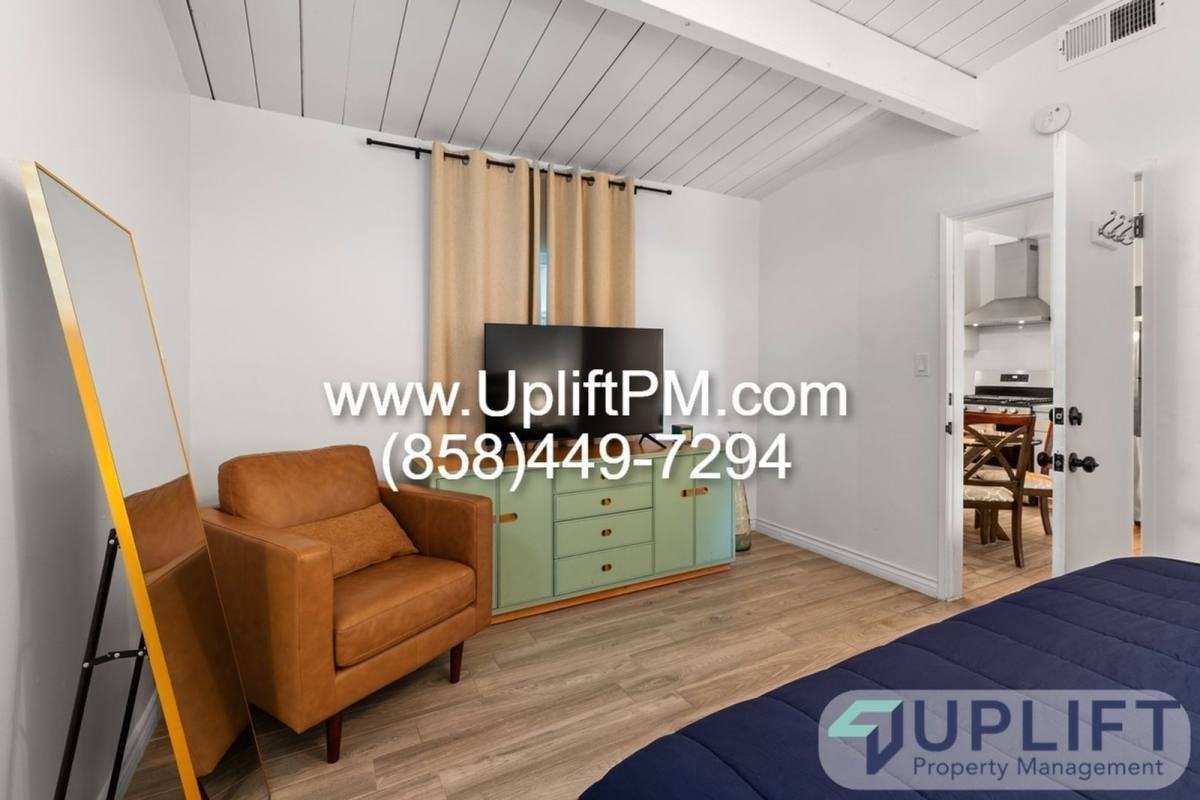 4359 Rialto St - Photo 2 of 10