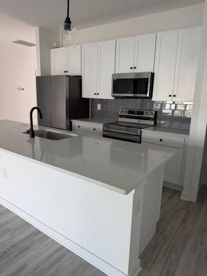 4617 27th St Sw - Photo 2 of 10