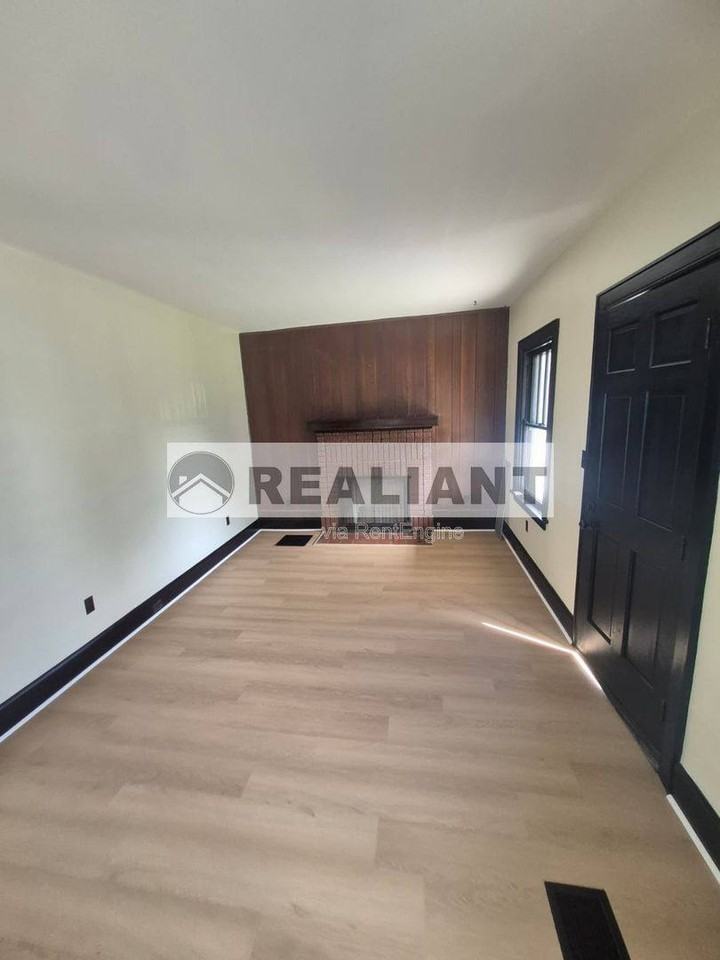 2717 Dakota Ave - Photo 2 of 10