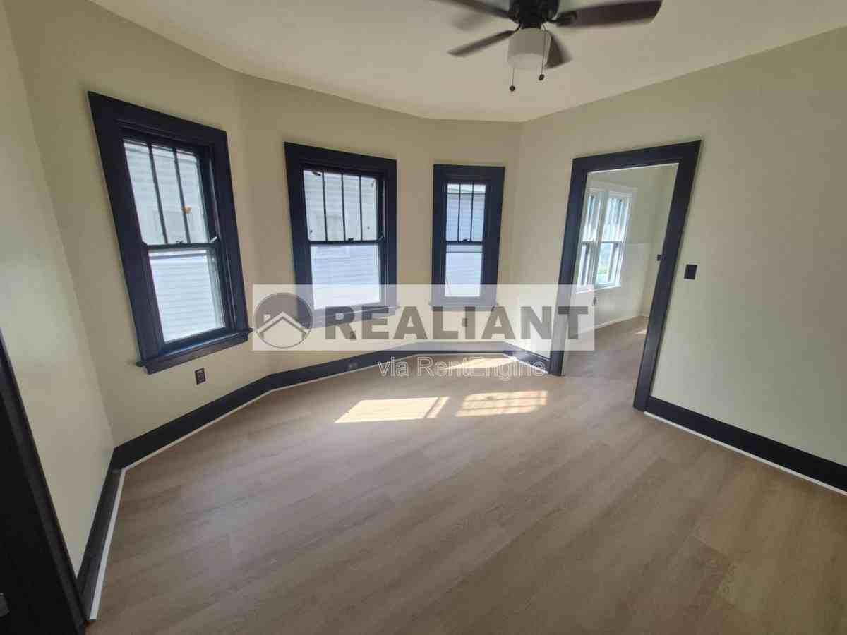 2717 Dakota Ave - Photo 3 of 10
