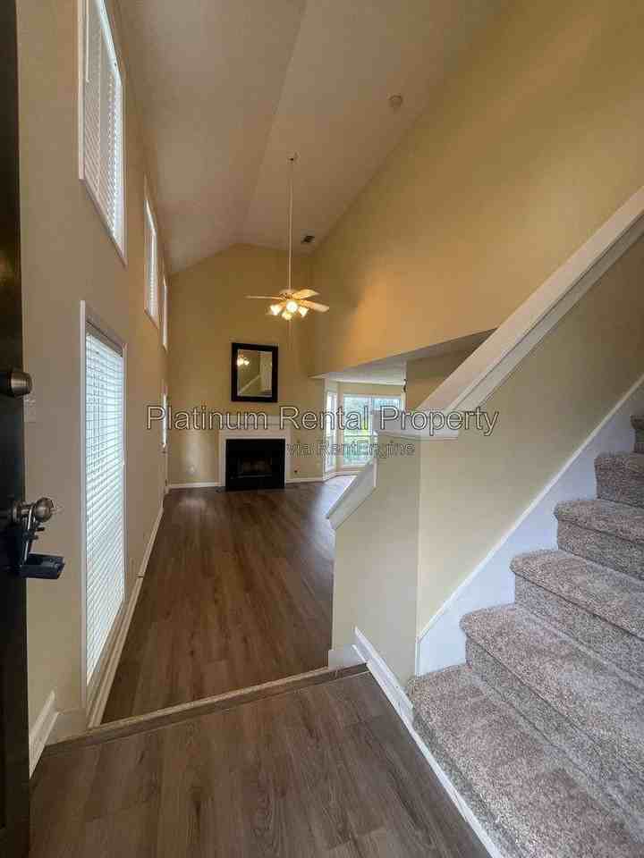 810 Camelon Ct - Photo 3 of 10