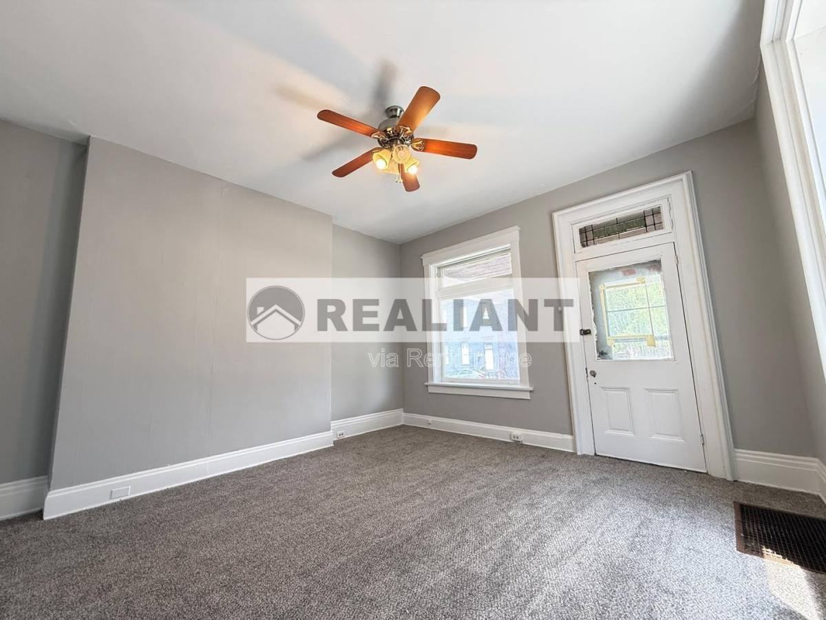 942 Columbia St #1 - Photo 3 of 10