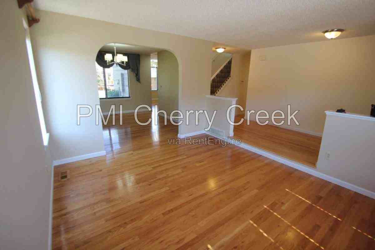 9800 Foxhill Cir - Photo 2 of 10