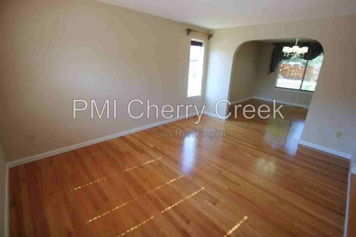 9800 Foxhill Cir - Photo 3 of 10