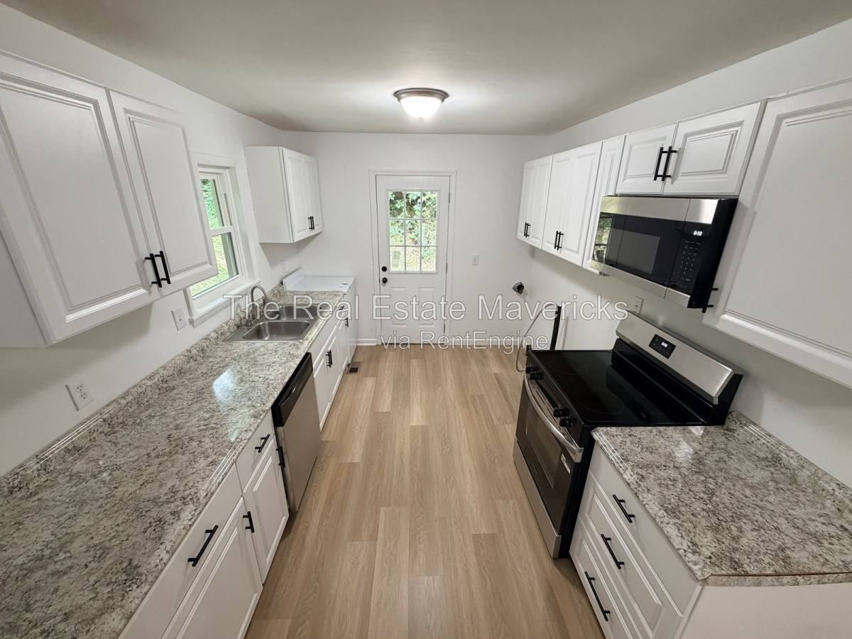 128 Phillips Hollow Rd - Photo 3 of 10