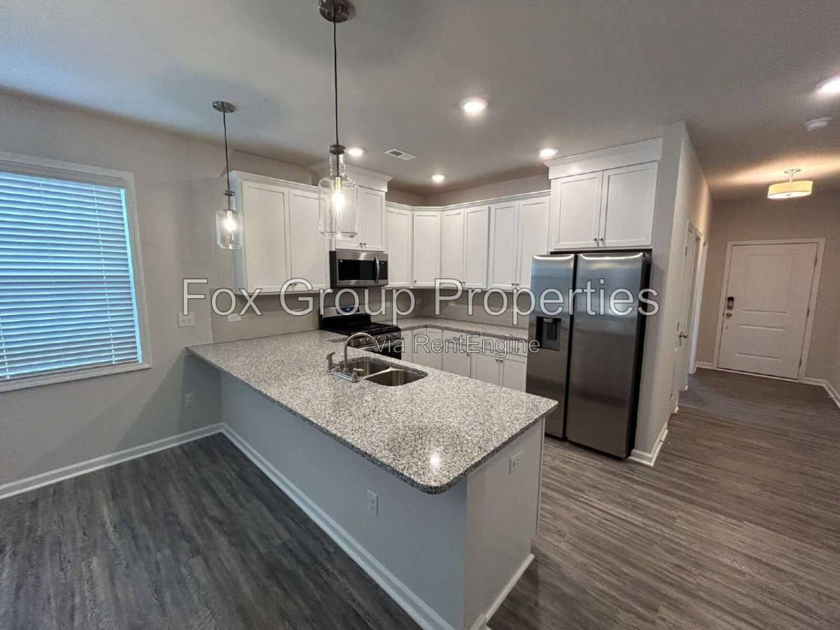 8236 Mccormick St - Photo 3 of 10