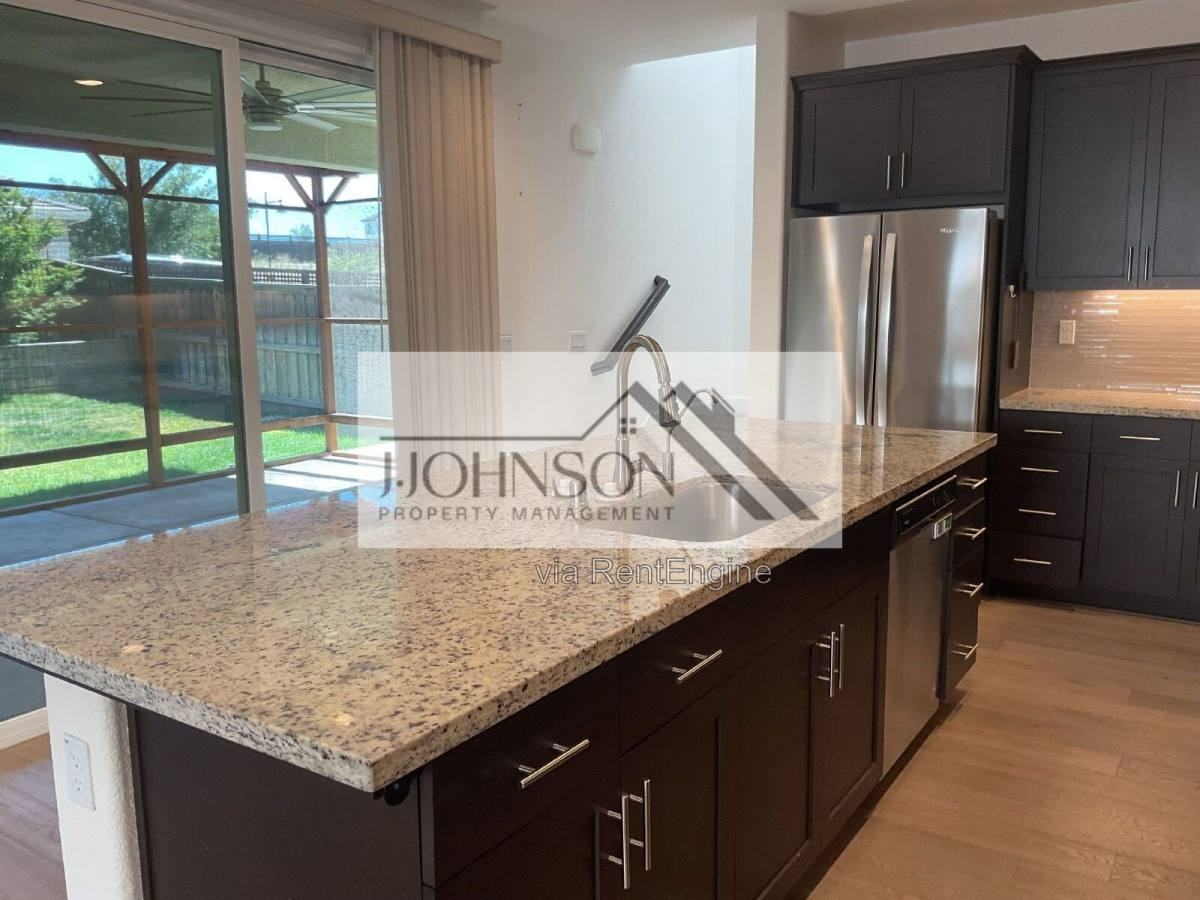 1671 Mulholland Dr - Photo 3 of 10