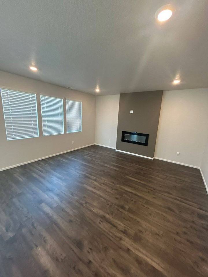 4809 Thyme Ave Ne - Photo 4 of 10