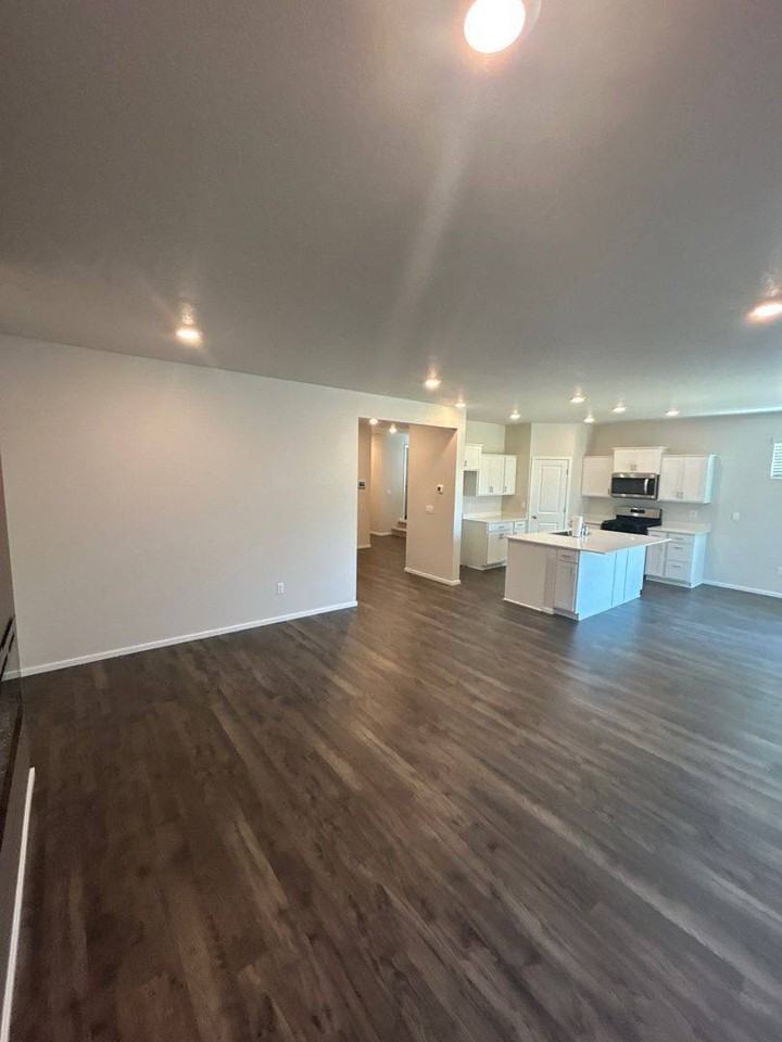 4809 Thyme Ave Ne - Photo 5 of 10