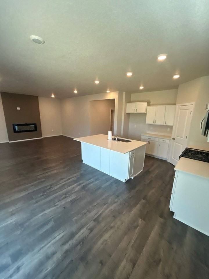 4809 Thyme Ave Ne - Photo 7 of 10