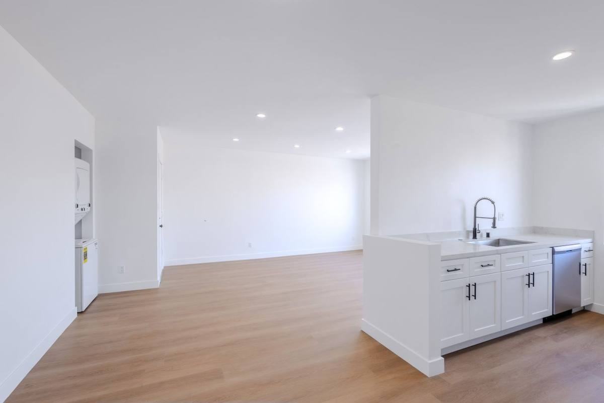 4639 W 17th St #5A - Photo 2 of 10