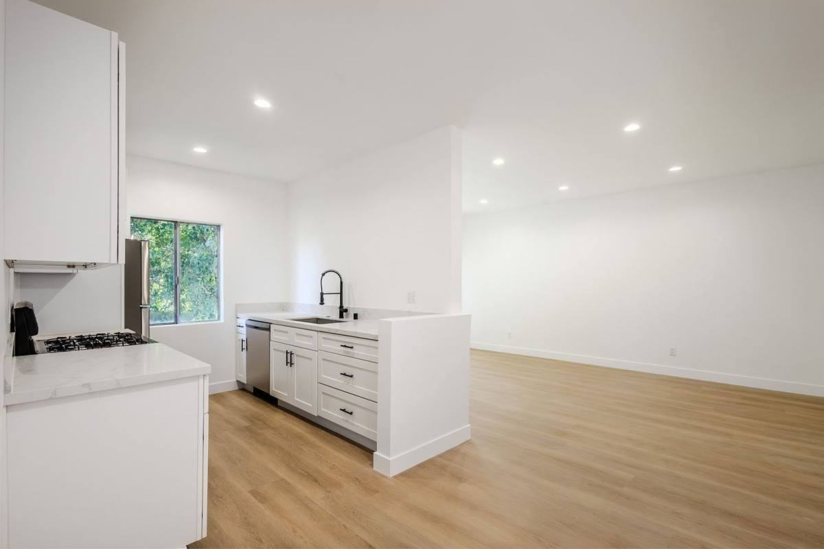 4639 W 17th St #5A - Photo 3 of 10