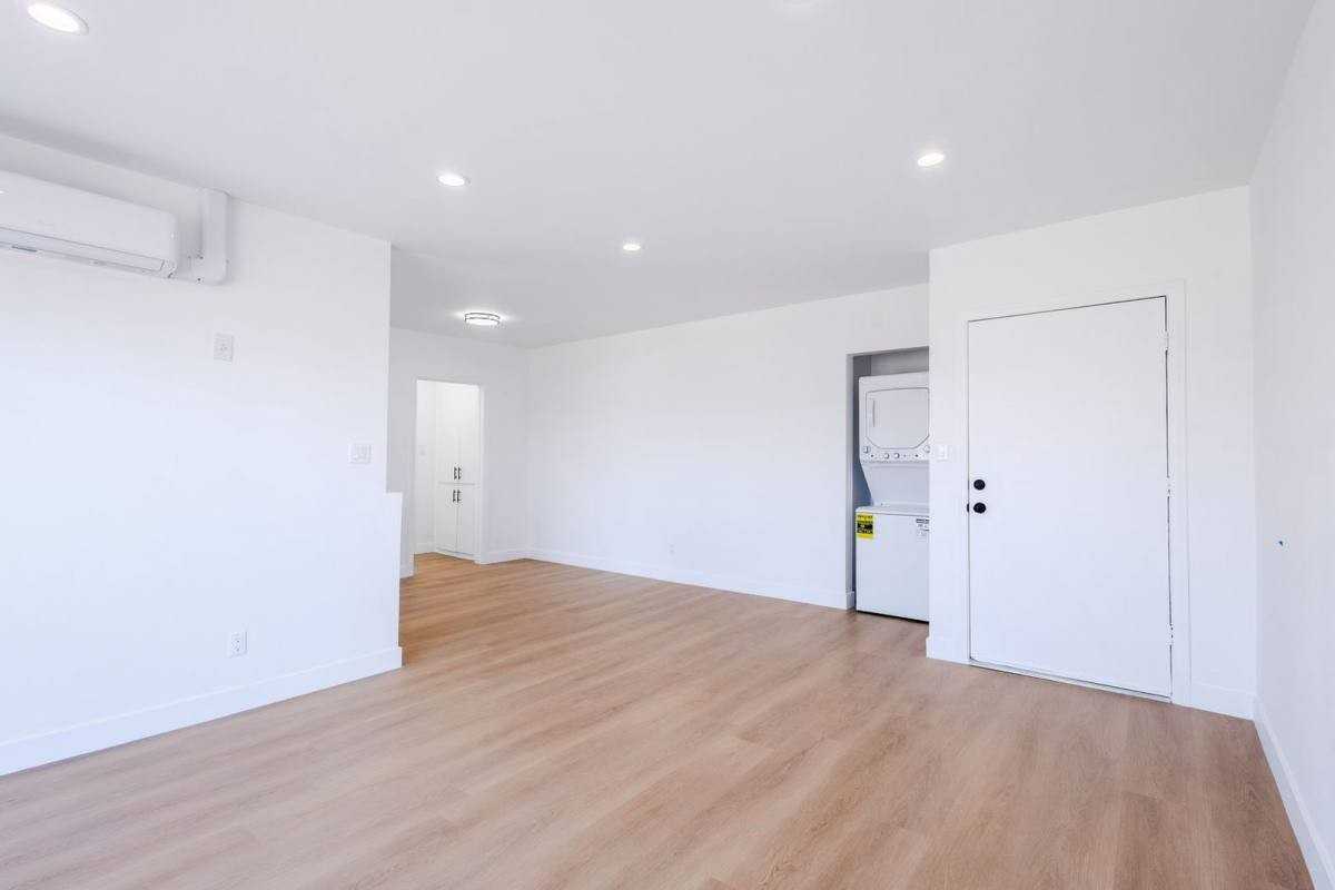 4639 W 17th St #5A - Photo 5 of 10