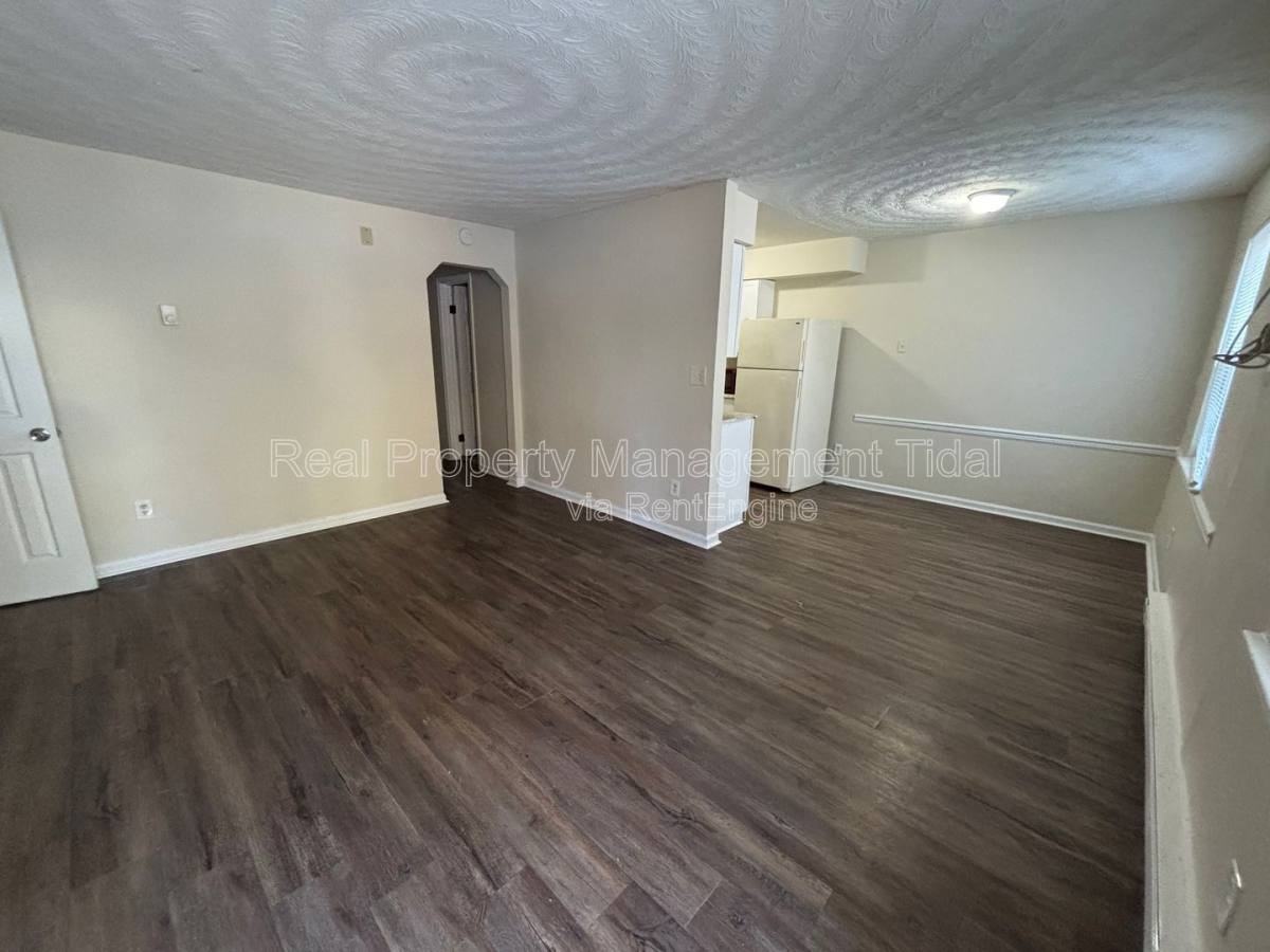 6255 Alexander St #6 - Photo 3 of 10