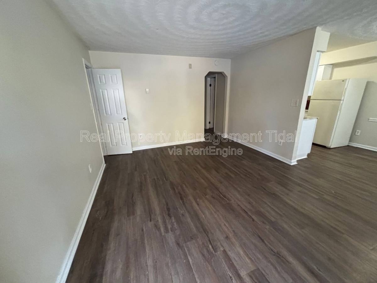 6255 Alexander St #6 - Photo 4 of 10