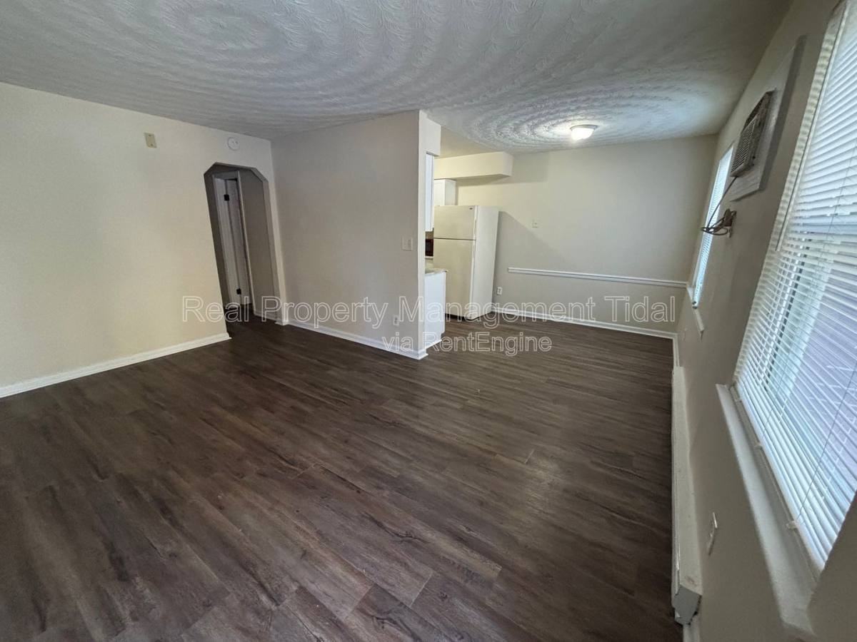 6255 Alexander St #6 - Photo 5 of 10
