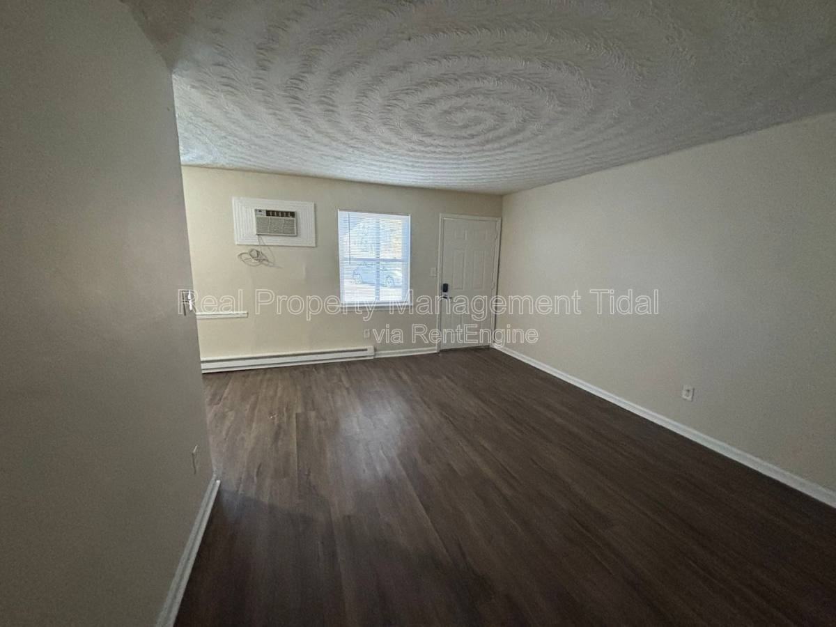 6255 Alexander St #6 - Photo 6 of 10