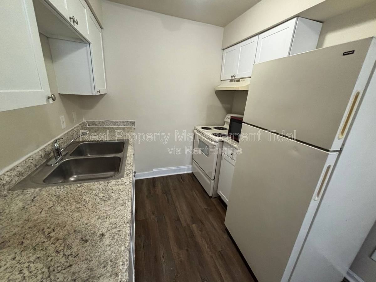 6255 Alexander St #6 - Photo 7 of 10