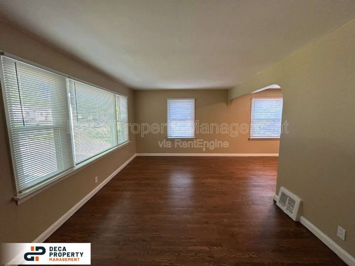 7749 Utica Dr - Photo 2 of 10