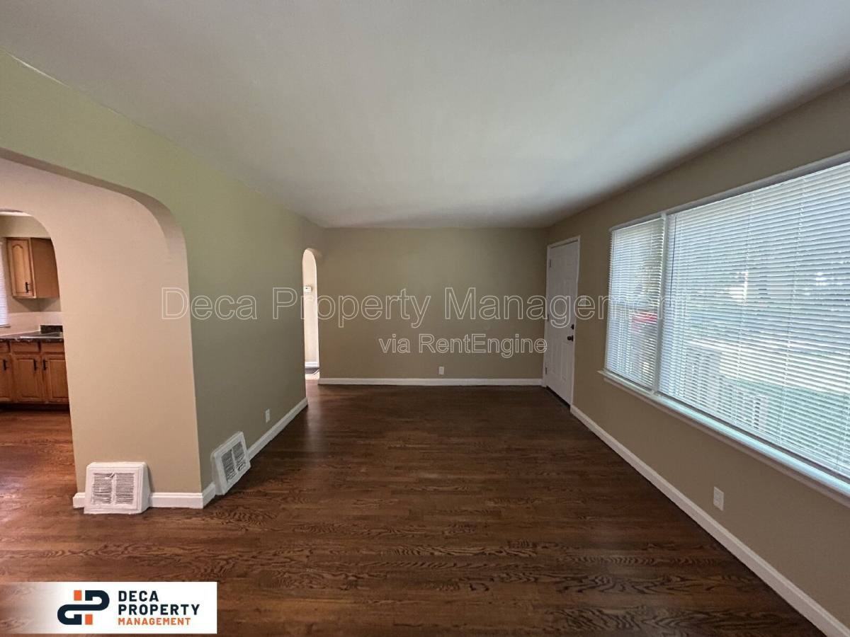 7749 Utica Dr - Photo 3 of 10