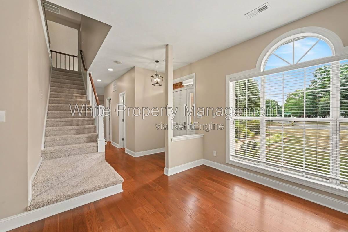 9201 Hanworth Trace Dr - Photo 3 of 10