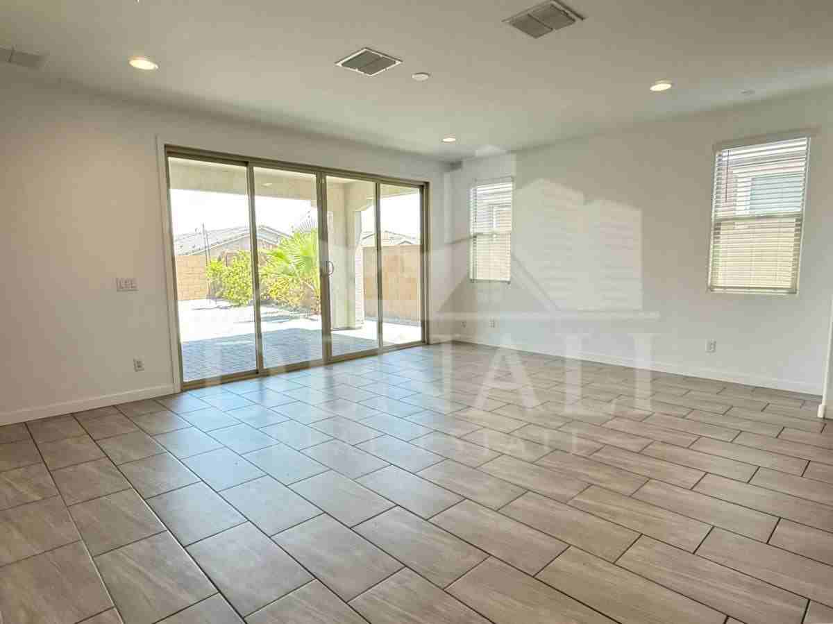 1636 W Estes Way - Photo 3 of 10
