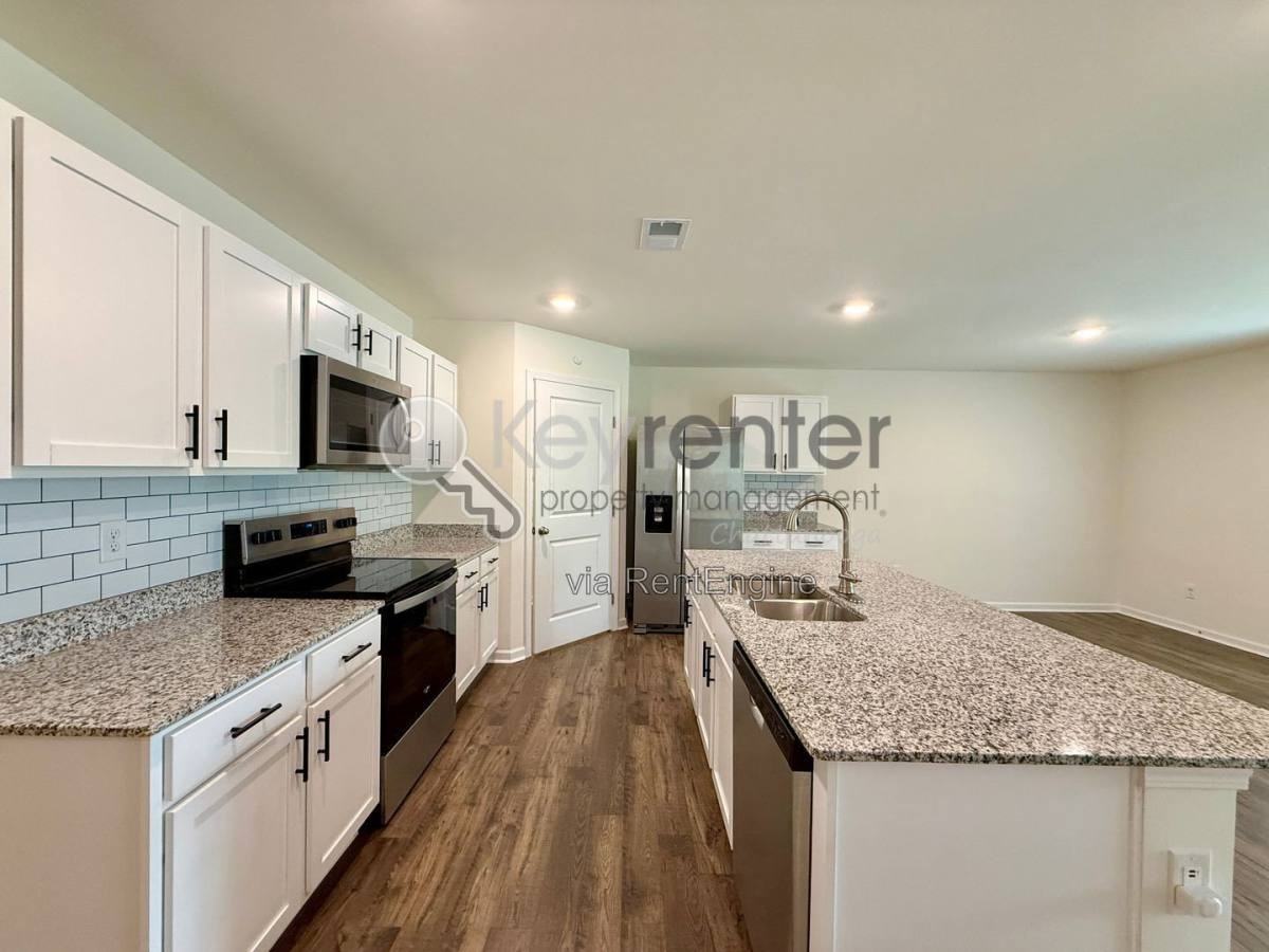 81 Draft St - Photo 2 of 10