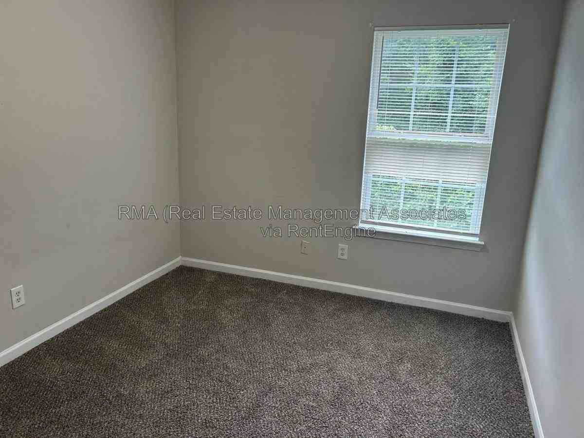 1749 Carrington Dr - Photo 3 of 10