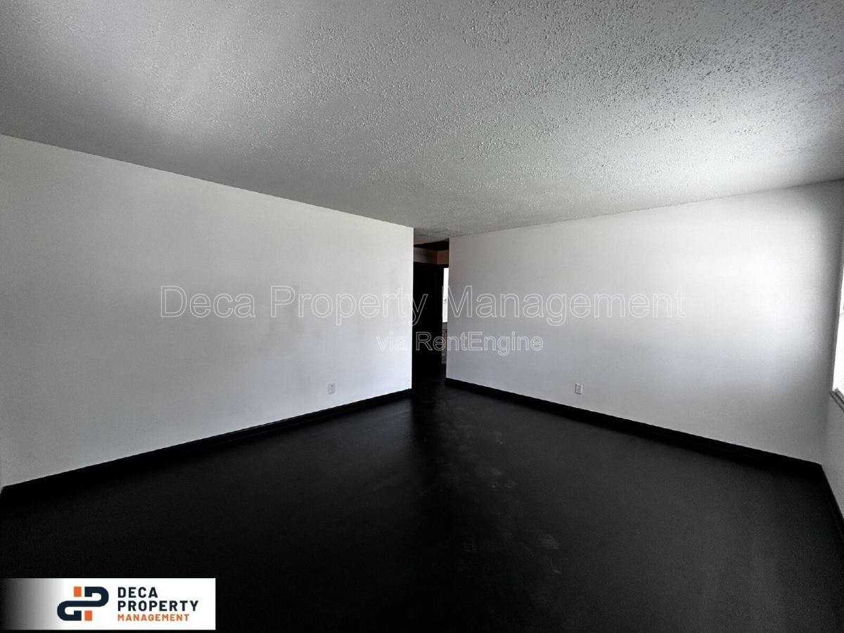 2312 Shields Ave - Photo 3 of 10