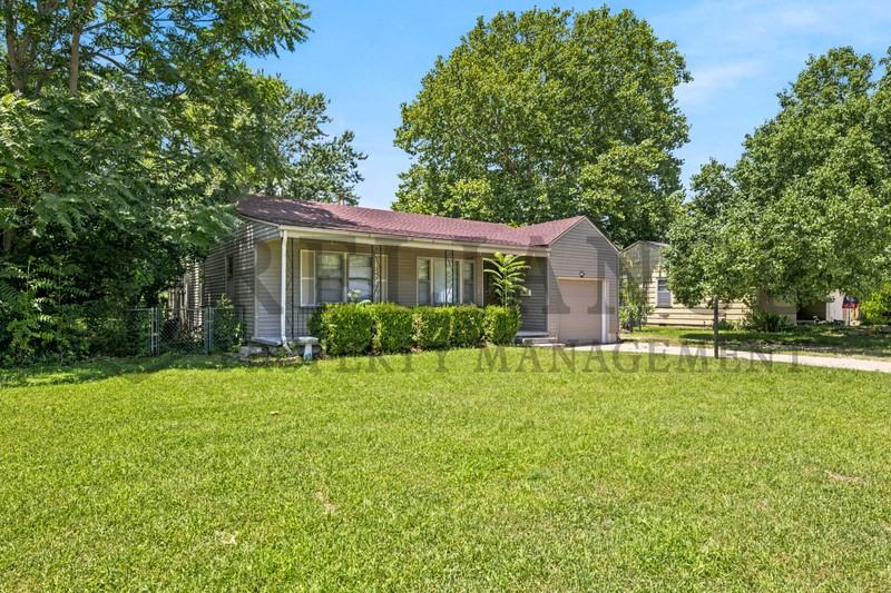 2917 S Walnut St - Photo 3 of 44