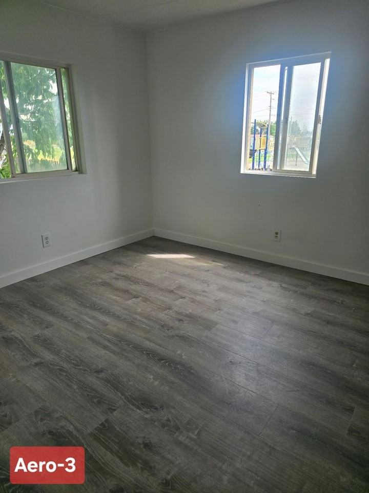 1649 S Campbell St - Photo 5 of 11