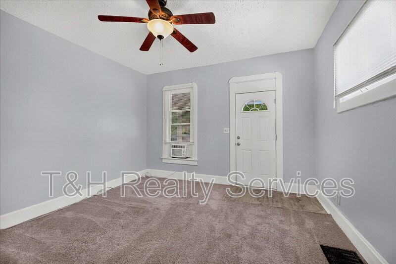 100 N Muessing St - Photo 7 of 28