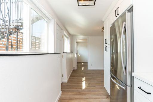 822 6th Ave #B - Photo 3 of 17