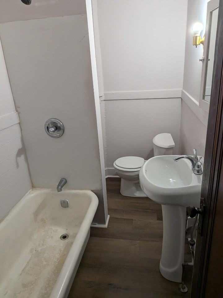 909 Chartiers Ave #2 - Photo 2 of 4