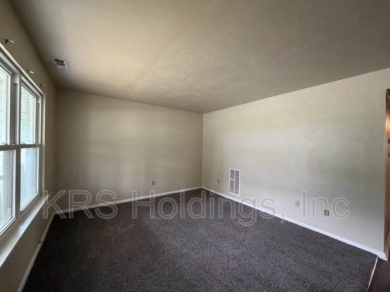 4101 Holly Cove Dr - Photo 2 of 11