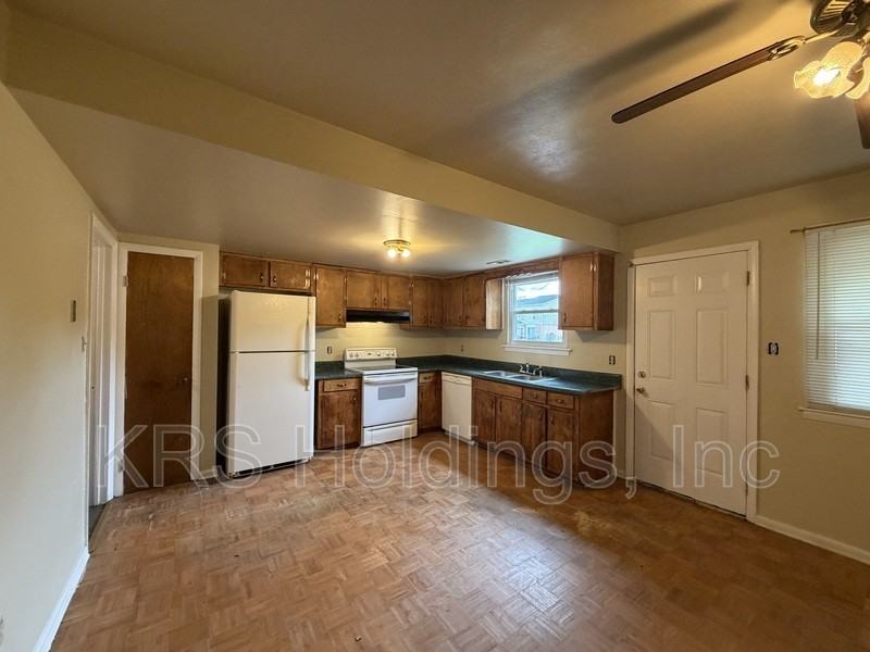 4101 Holly Cove Dr - Photo 3 of 11