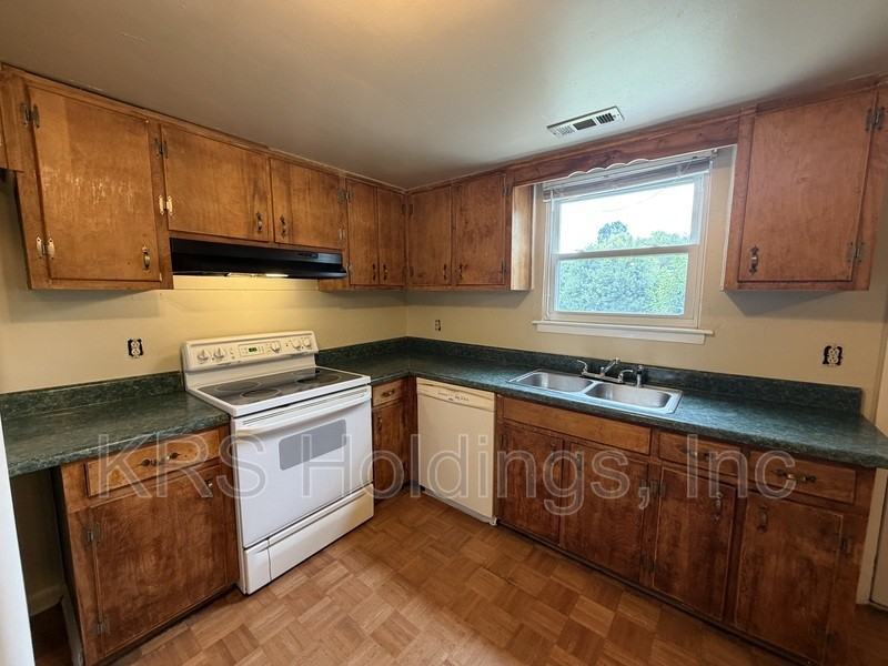 4101 Holly Cove Dr - Photo 4 of 11