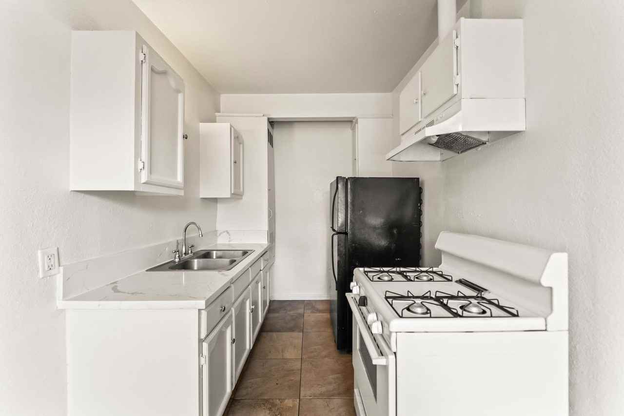 709 E 108th - Photo 6 of 35