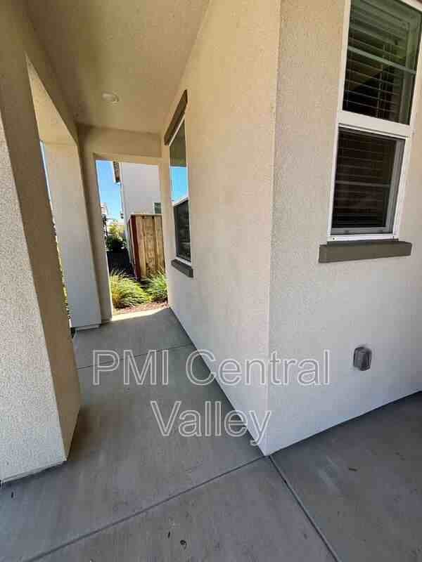 3226 Tibidabo St - Photo 4 of 50