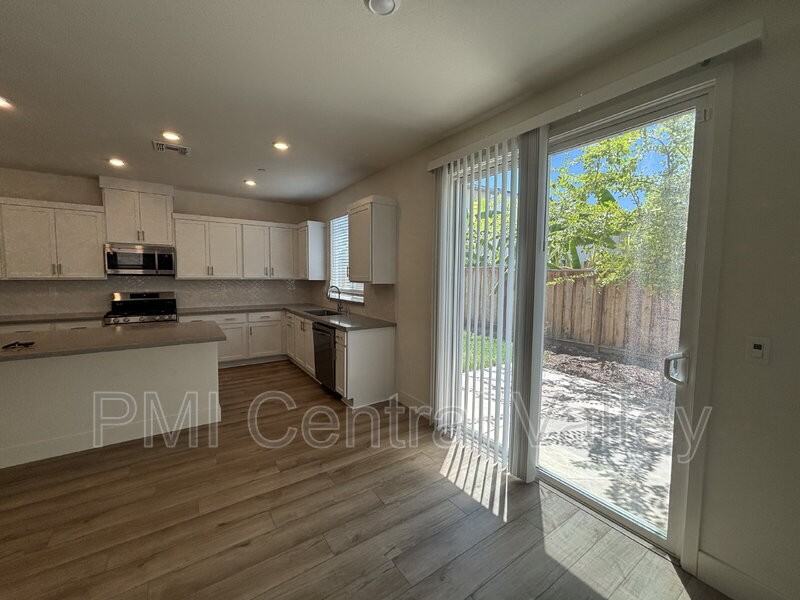 3226 Tibidabo St - Photo 6 of 50